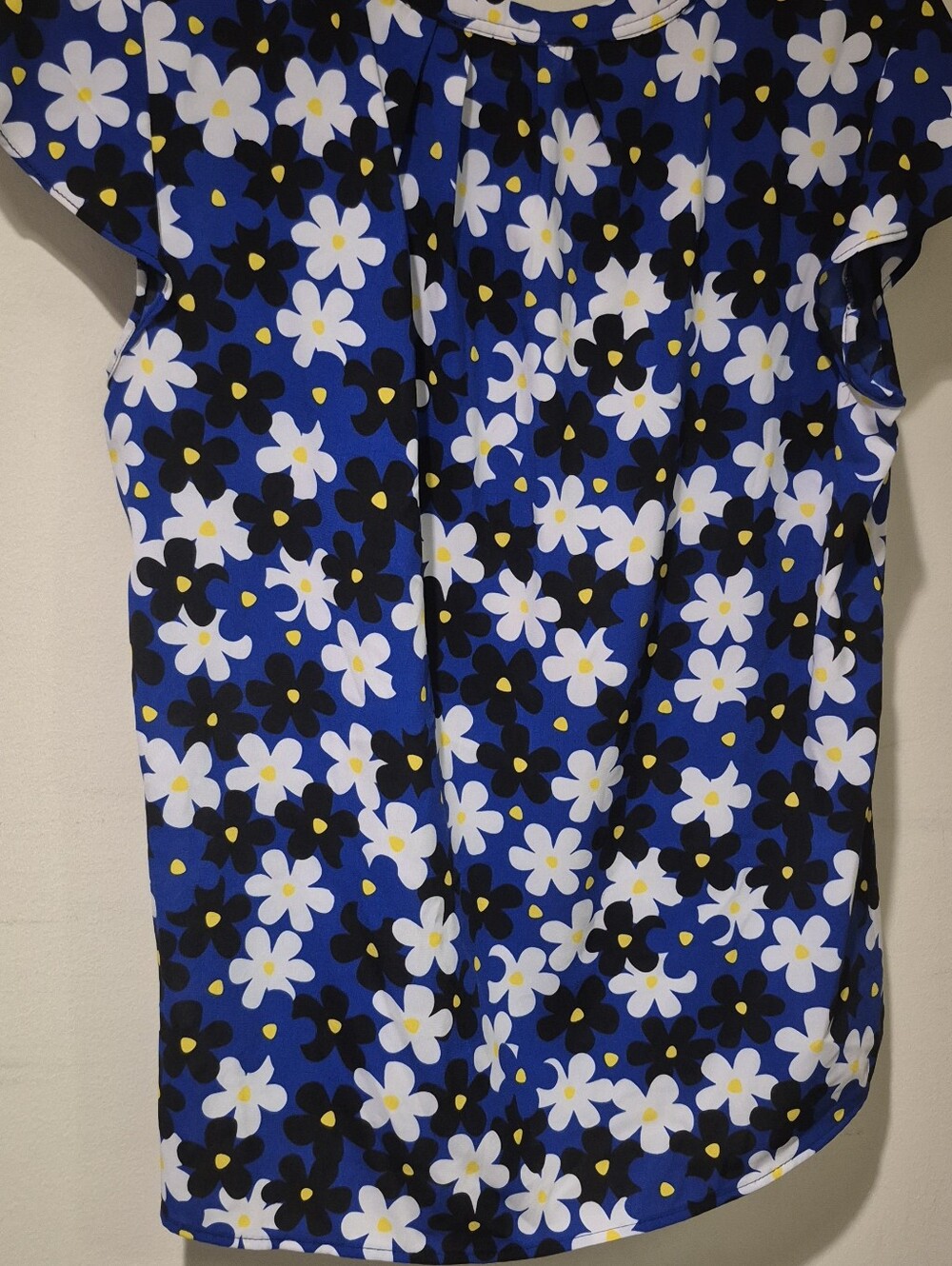 Ladies Top Size Med. - Picture 5 of 7
